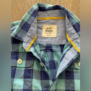 Boys Mini Boden button down shirt. Size 4-5